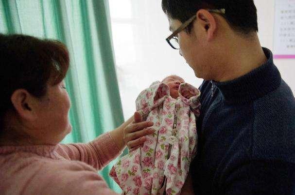 鉴定|老婆产下宝宝却鉴定非亲生,丈夫大闹医院,却遭医生“打脸”