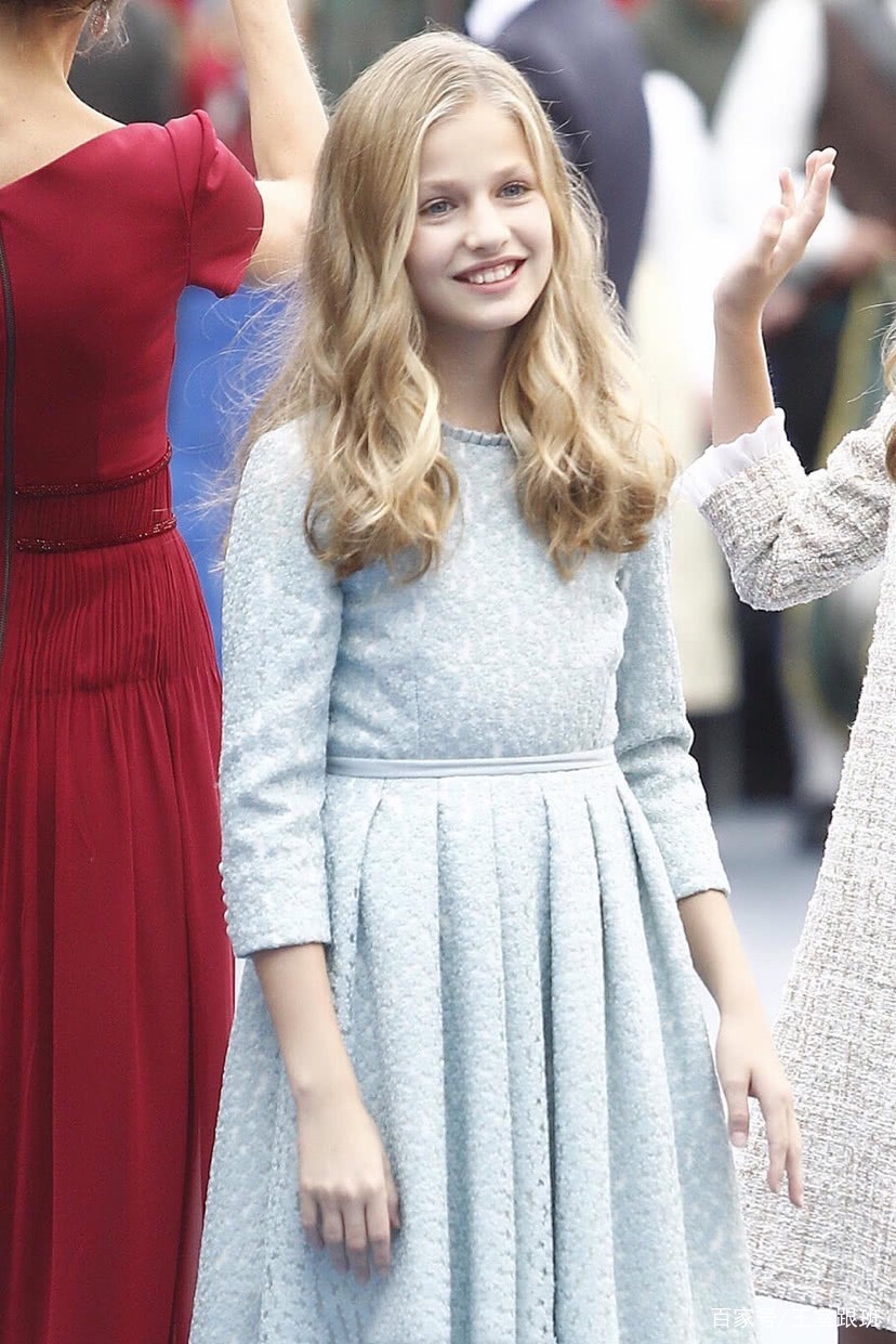 公主|西班牙公主莱昂诺尔真会穿,玫红色连衣裙青春靓丽,活泼可爱