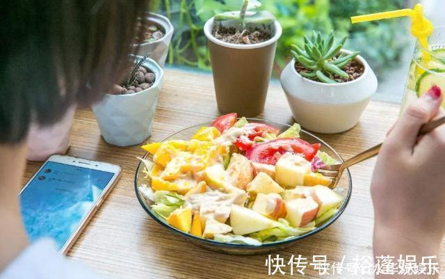 酵液|便秘怕2种水,你若爱喝,冲走堆积大便,腹痛腹胀远离你