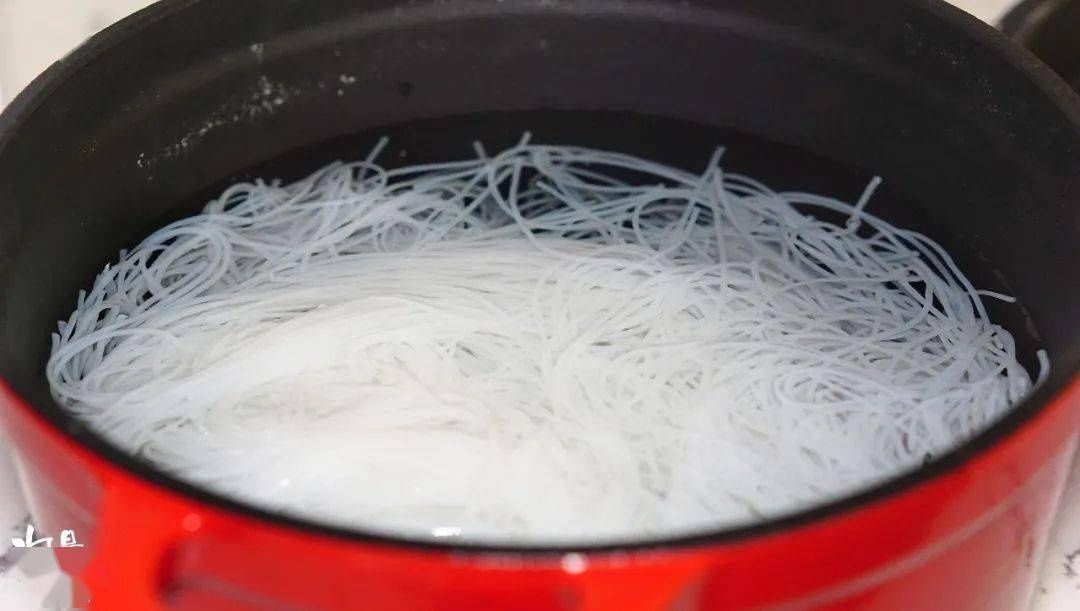 吃腻了糖醋排骨!一腌一蒸,香到邻居来敲门!