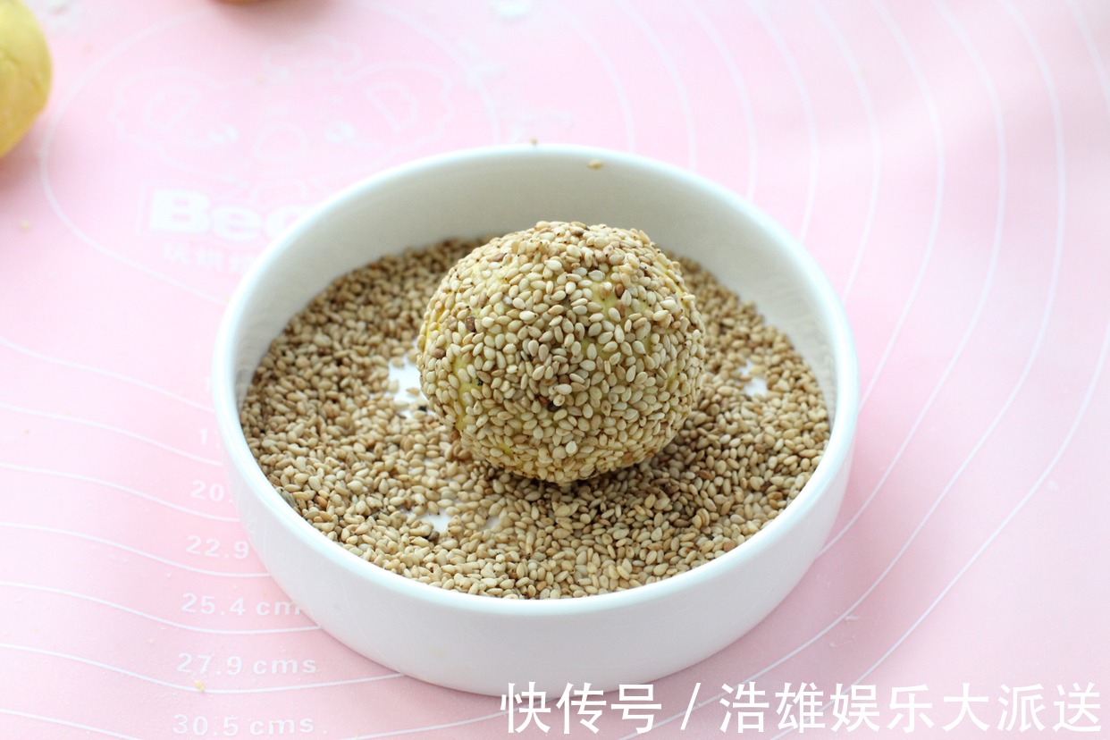 糯米粉|南瓜饼不用油炸，软糯香甜有营养，出锅孩子连吃仨，咬一口满嘴香