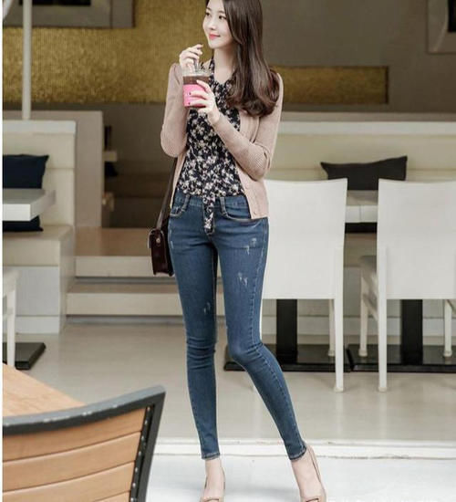 裤子|小姐姐穿上牛仔裤,穿搭出时尚的美丽!