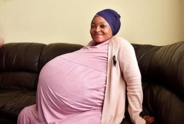 双胞胎|南非三胎妈妈自然怀孕生下十胞胎，7个儿子3个女儿，打破世界纪录