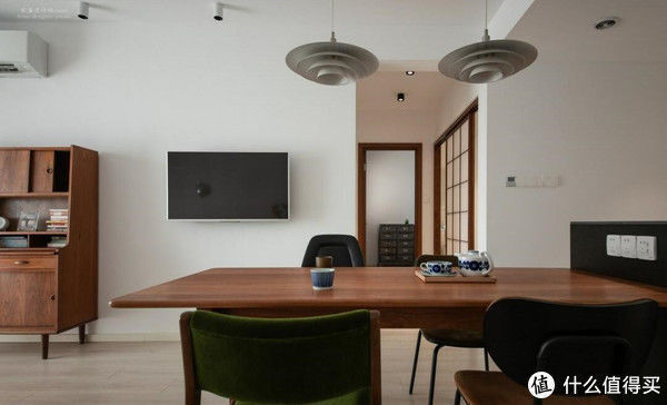 餐厅|80后太太的“穷装”新居火了,大白墙不吊顶,却被评为最美盐系家