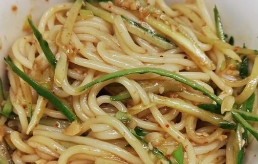 煮面条时，一煮“软趴趴”？注意这3步，面条劲道爽滑不软烂