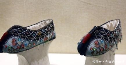 宫中妃子服饰众多,尤其花盆鞋和指甲套让人兴趣倍增,来历悠久!