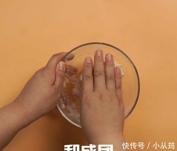 中筋面粉|土豆饼这样做,外香内软,咬一口香嫩可口,儿子隔三差五就要吃!