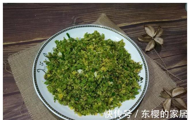 野菜|长在树上的野菜,用玉米面拌一拌,上锅蒸熟,比大鱼大肉吃着都香