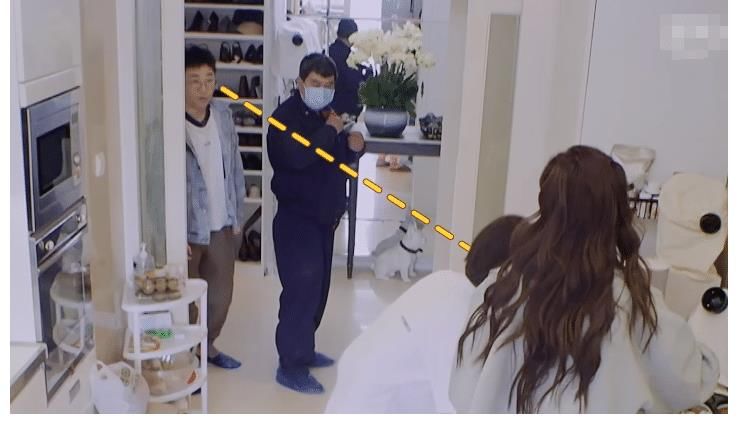 做法|宋妍霏用自热饭摆盘糊弄杨迪，却被他抓包好尴尬，杨迪做法太暖了