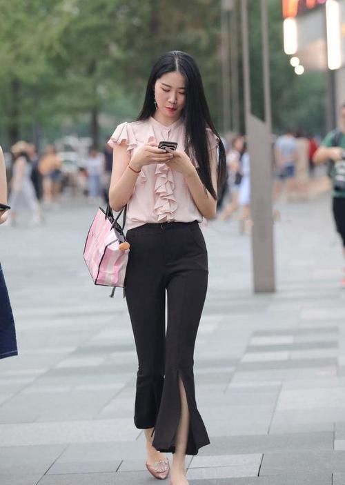 细数休闲裤装，喇叭裤让人心动，时髦个性又显身材