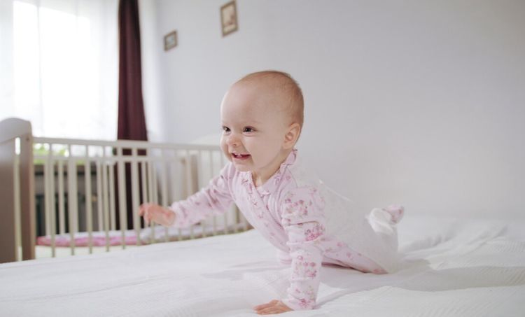 4个月宝宝久坐婴儿车，被检查出“脊柱弯曲”，你还在错误带娃吗