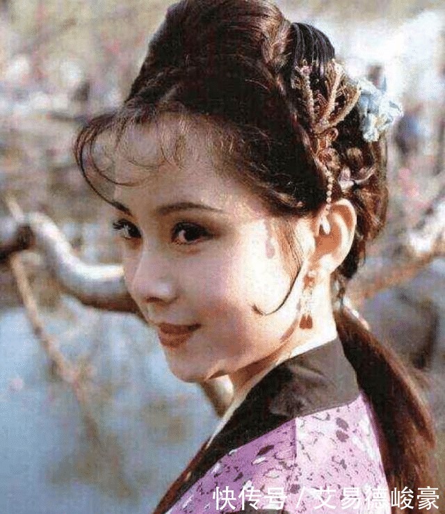 赵姨娘|赵姨娘:看红楼梦的人都说我粗鄙,可谁知道,我年轻时也是个晴雯