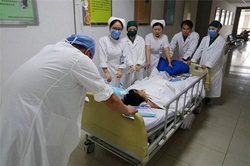 小张|“我不怕疼，我更想要尊严”，90后妈妈的“产后感”，让人泪目