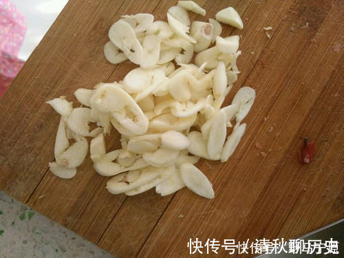 大蒜|大蒜和生姜一起泡水喝,解决了男女朋友的烦恼,涨知识了