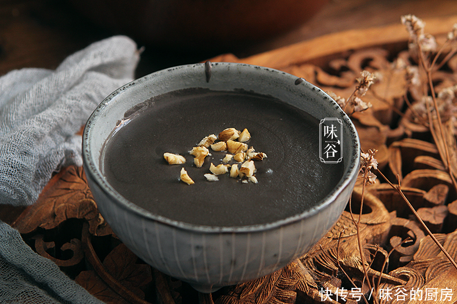 黑米黑豆黑|入冬后,早餐给家人喝此米糊,每天一杯,营养易吸收,养出好身体
