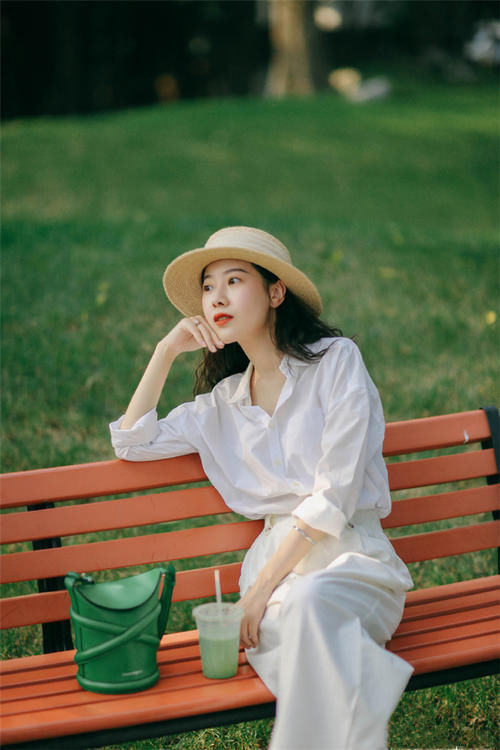 夏季|女人过了40岁，阔腿裤这样搭配，不仅显气质，还能拉高腰线特显瘦