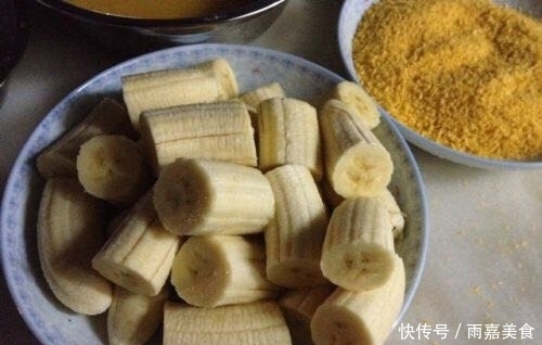 一碗糯米粉，两根香蕉，家人最爱吃的小点心，炸得酥酥的十分美味