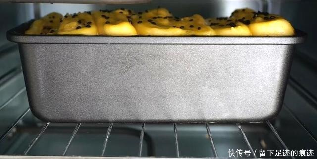 香蕉不要直接吃,加1碗玉米面,粗粮细做,比买的面包好吃