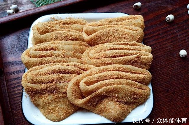 它是我做过最简易的点心,无需烤箱,蒸好擀薄就能吃,香甜好美味!