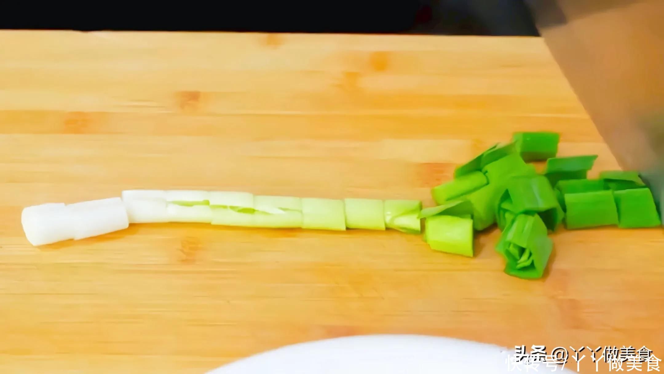 面条别煮着吃了,教你一个做新法,我家一周能吃上7回,比肉都香