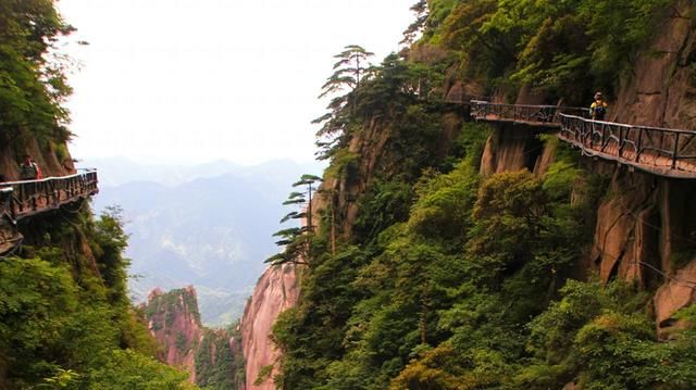 江西这座山秀比黄山，雄比泰山，却屈于庐山名头下