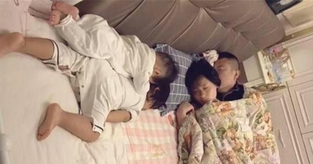 胀气|为啥孩子睡觉爱滚来滚去不一定是热,这4个“苦衷”家长要知道