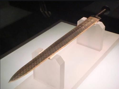 照射|越王“勾践剑”千年不锈,专家将其放在X光下照射,惊呼这不可能