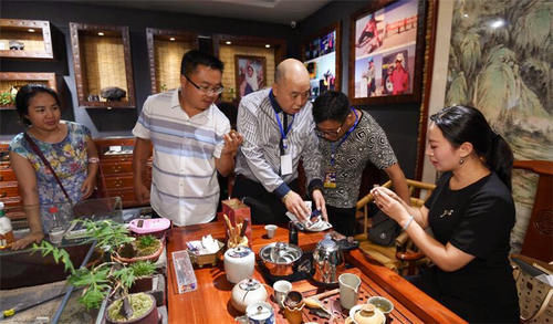 宇宙 “陨石”为什么如此昂贵?90后幸运儿杨可欣,5年捡400公斤陨石