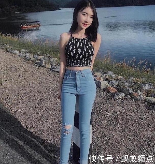  穿起来|活力十足的牛仔裤美女，气质出众，无论走到哪都是焦点