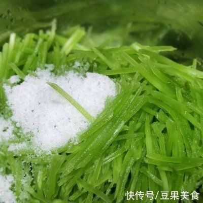 打败|简单懒人菜炎夏开胃菜：凉拌鸡腿，打败周一综合征