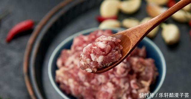 茴香猪肉馅|用茴香包饺子,万不可直接包,多加1步,茴香更翠绿,饺子更鲜香