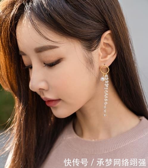 针织|美女珠珠:幻彩粉黑混搭俏皮针织及膝裙!