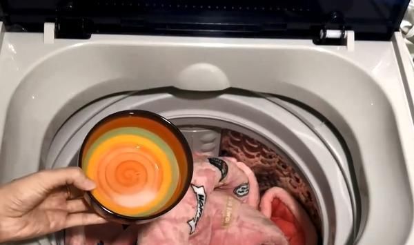 洗衣服别再只放洗衣液了,多加一碗它,洗出来的衣服更加干净卫生