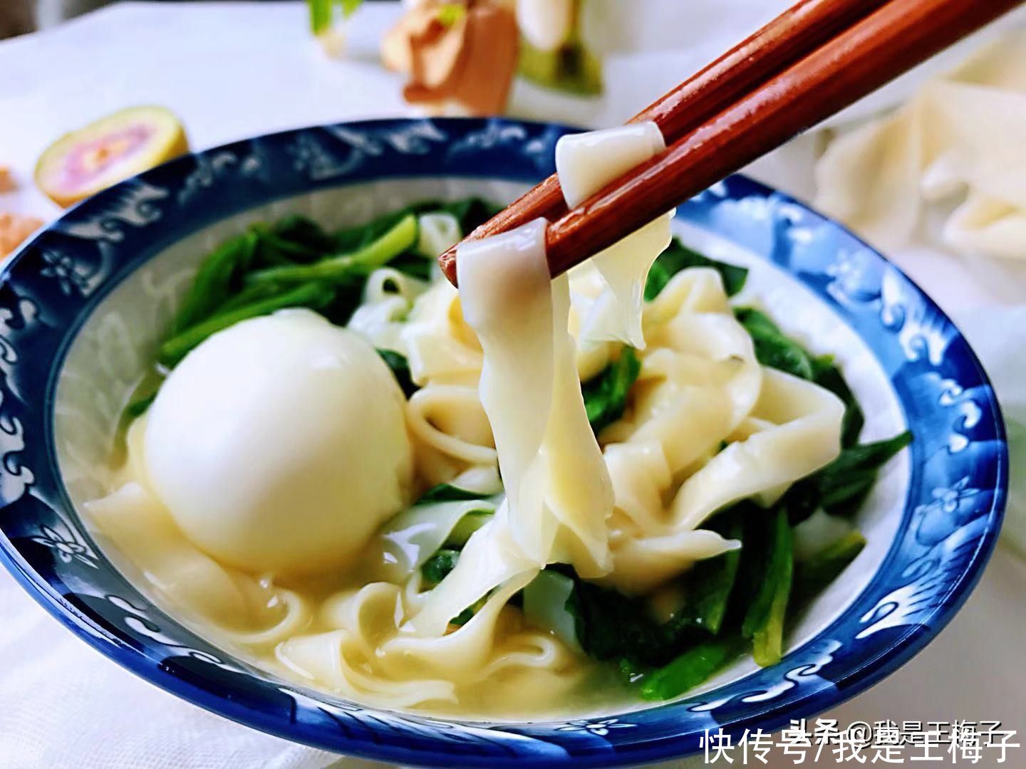 水温|煮面条不能开水下锅，掌握3个技巧，面条好吃筋道不起坨