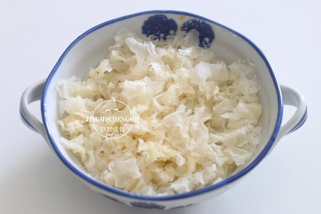 养生杯|抓住两点,煮银耳羹会快速出胶,黏稠光滑补胶原,女人养颜必备