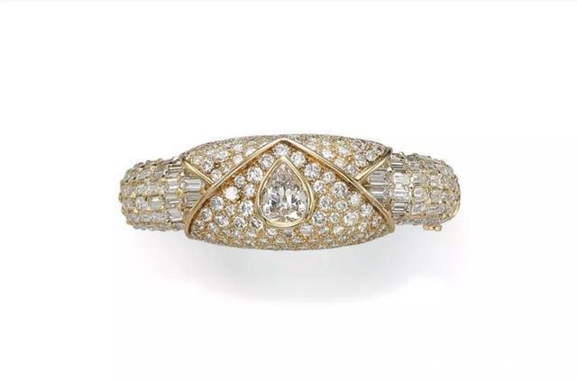 中心处|珠宝欣赏这个哨子吊坠真好玩，即能做装饰，又能吹