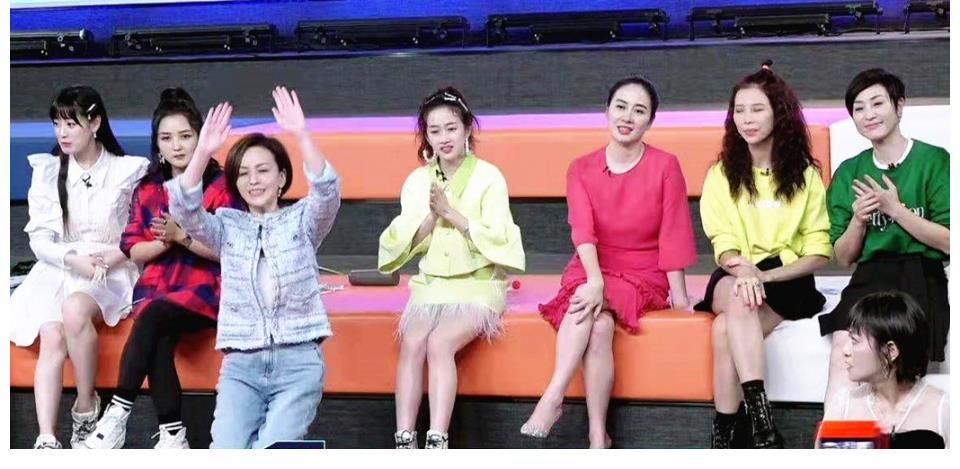 于莎莎向蔡少芬下跪，王琳给黄奕下跪，这综艺是在比赛还是宫斗？？