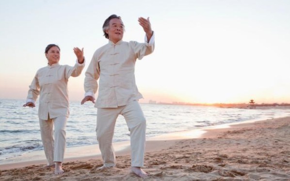 长寿|70岁以上老年人如何运动保持健康长寿除运动外,还要做好3点
