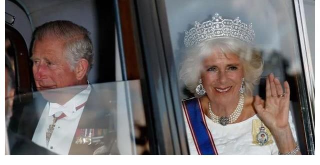 钻石#曾被骂地表最强卡三,如今一身珠光宝气,她赢得了爱情和珠宝