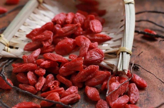 功效|让人倒下的不是病,是无知!吃枸杞的2大禁忌,了解一下