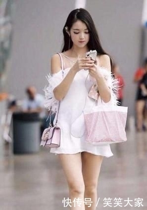 年轻|绝美的气质美女,走在街上彰显年轻女人的优美身姿