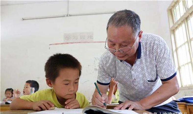 “为啥判我儿子错”，小学生“11-4=7”被老师打叉，家长不服质问