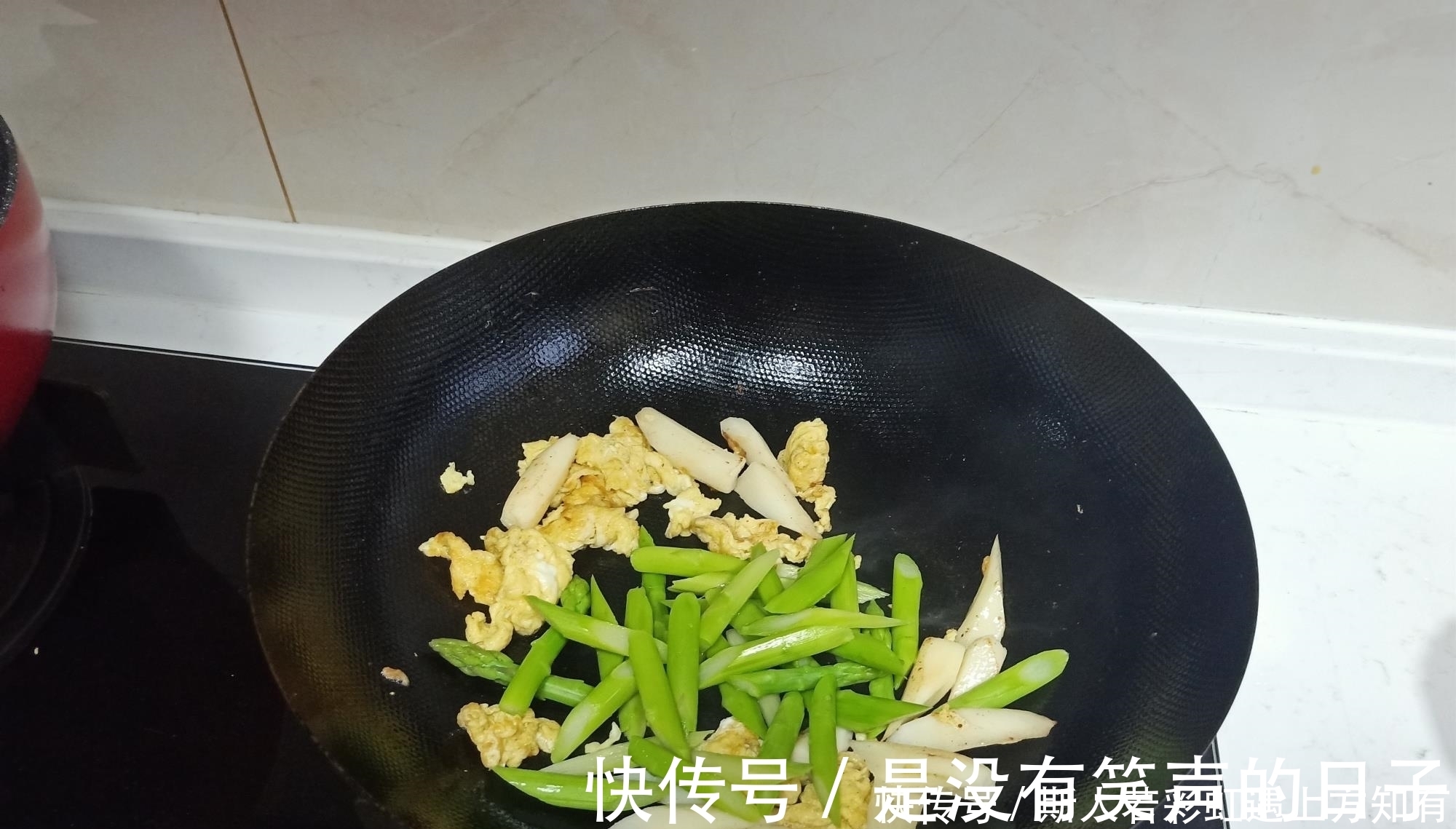 儿子|儿子不在家，老两口晚餐3个菜只花10元钱，网友：太会过日子了