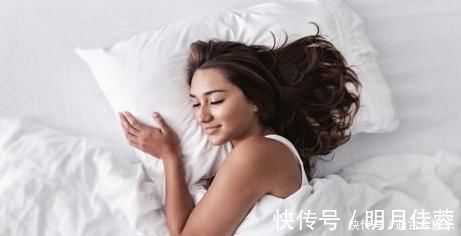 睡眠|女人到了更年期，易失眠，每天用此物泡水喝，解决失眠气色更好