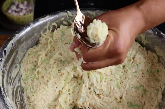 丸子|萝卜丸子怎么做才好吃?原来诀窍如此简单,一次做一锅,太香了