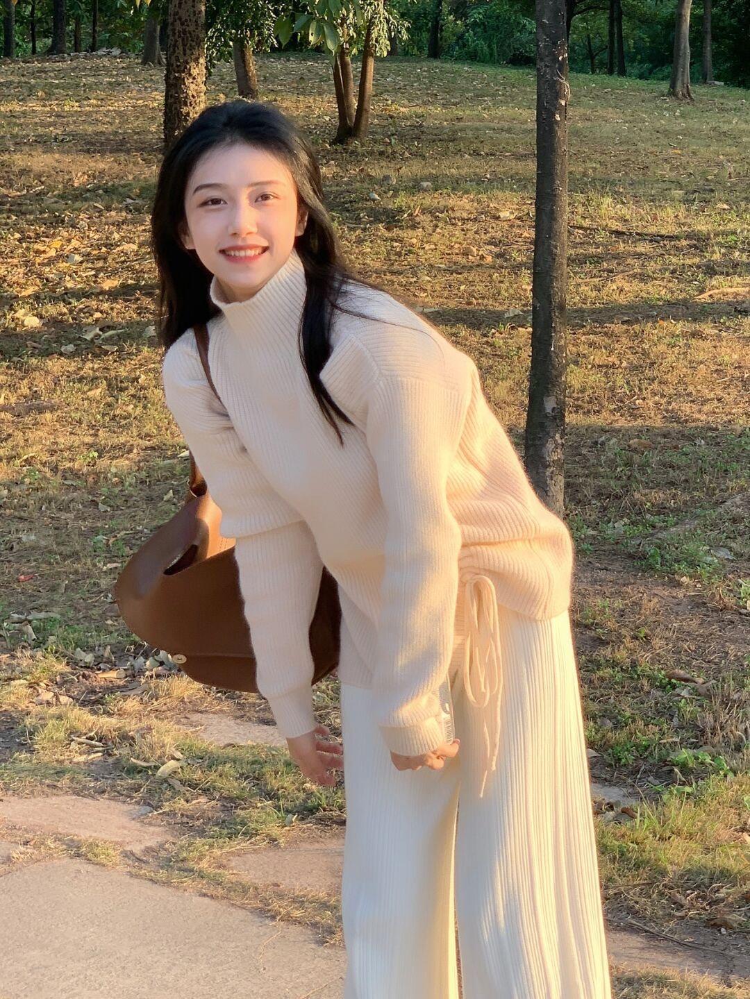 穿搭|冬天怎样穿得温柔又淑女,抽绳毛衣+针织阔腿裤,保暖又时尚!