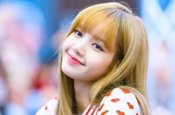 韩国lisa是哪两国混血