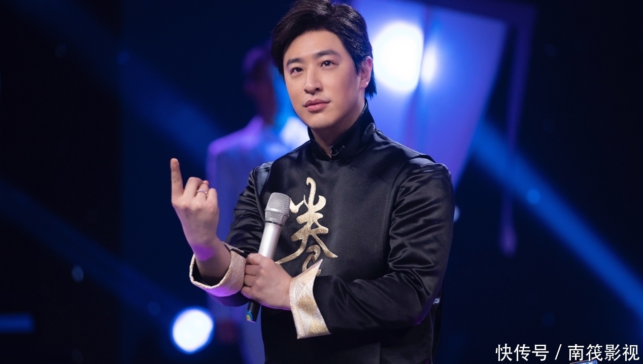 《百变大咖秀》蝉联双网收视第一 乔杉、锤娜丽莎模仿相声名家欢乐再续!