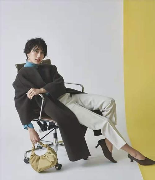 时髦|比黑白灰惊艳、比大地色时髦,最美的“疗愈色”穿搭,一眼就喜欢