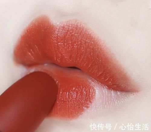 花钰|大牌口红别乱买，口红的保质期要会看，别稀里糊涂花冤枉钱